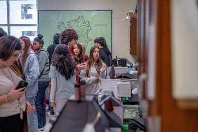 Students visit home design tour